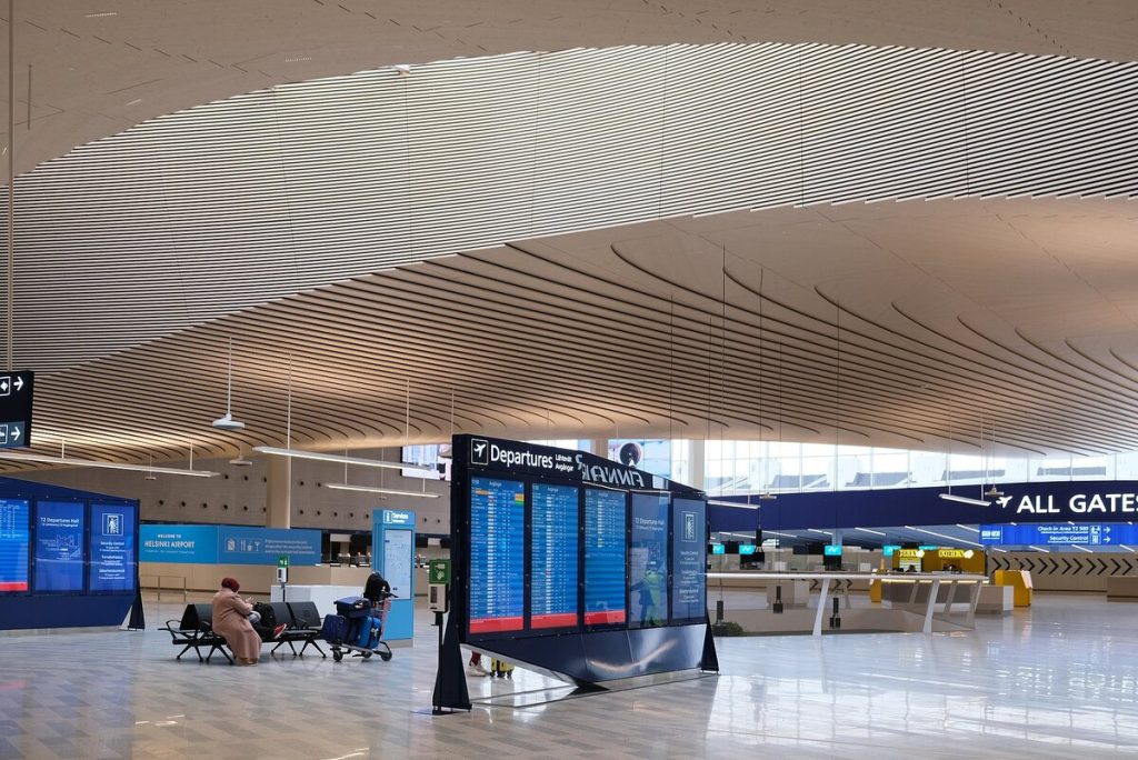 공항 출입국 수속 동선